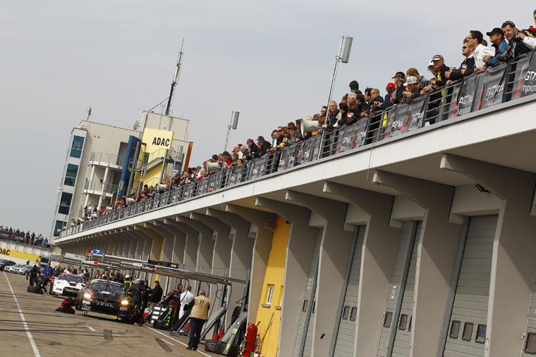 Nissan GT-R Race Scene Picture